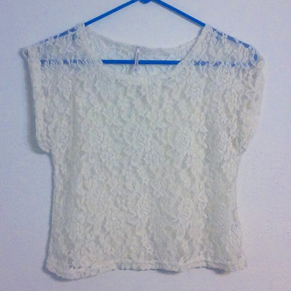 Poof | Floral Lace Crop Top